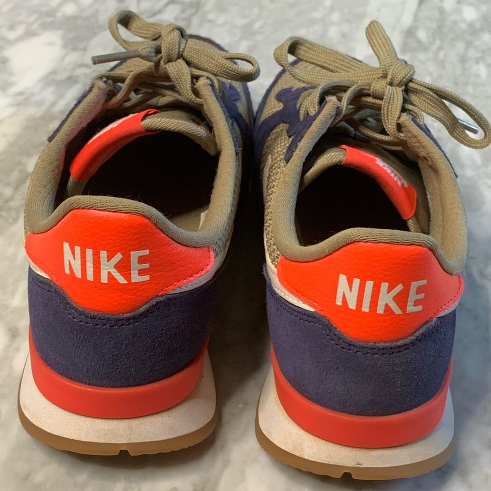 Nike Internationalist, Size 6